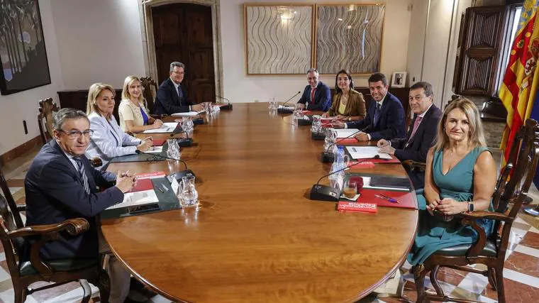 Imagen del nuevo Consell presidido por Carlos Mazón tras la salida de Vox