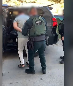 Imagen secundaria 2 - Atentados como el de Algeciras (arriba) es la consecuencia de no atajar la propaganda para la radicalización, que en las últimas semanas ha tenido varios detenidos en Andalucía.