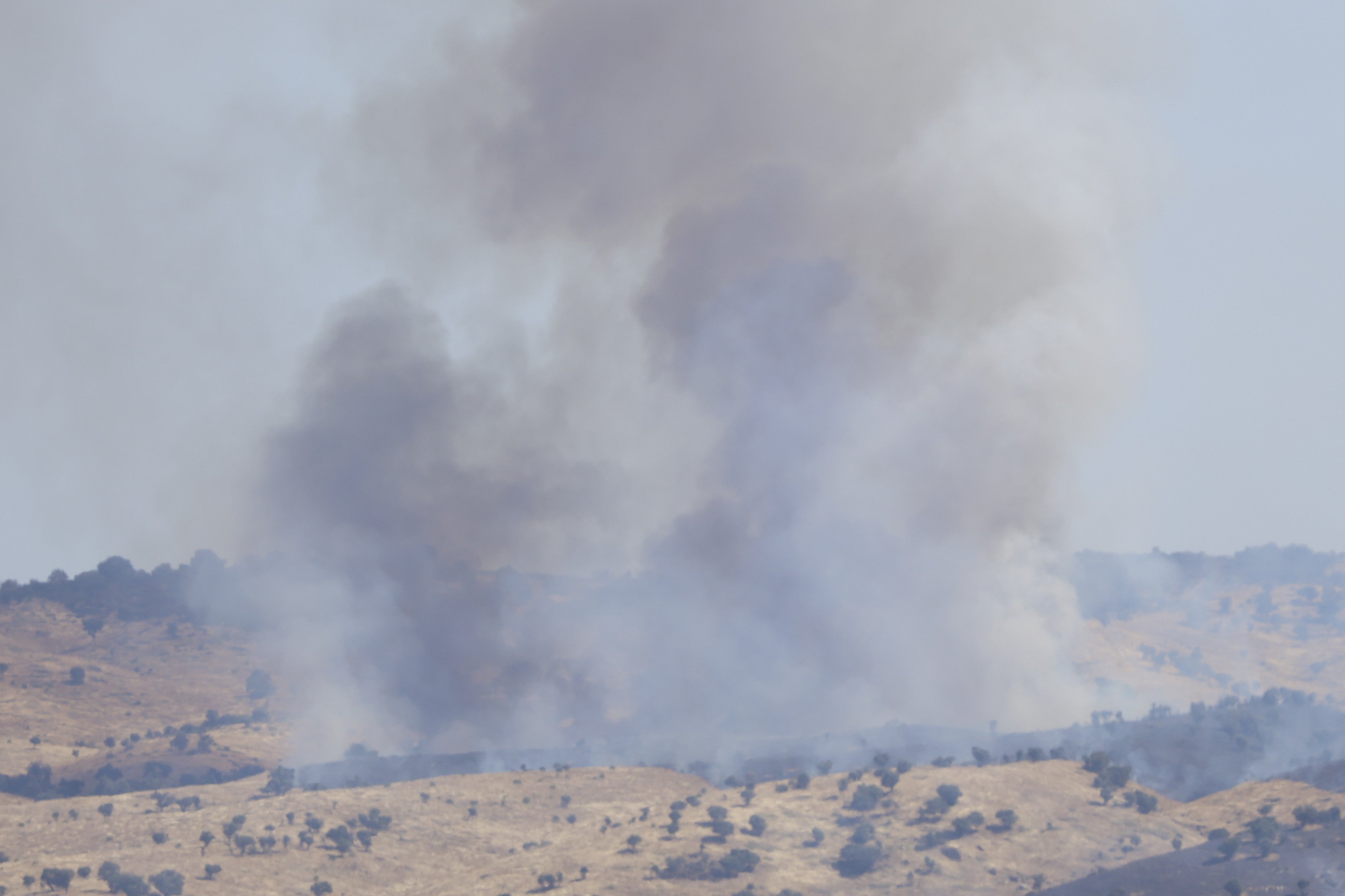 La lucha del operativo del Infoca con el complejo incendio de Obejo, en imágenes