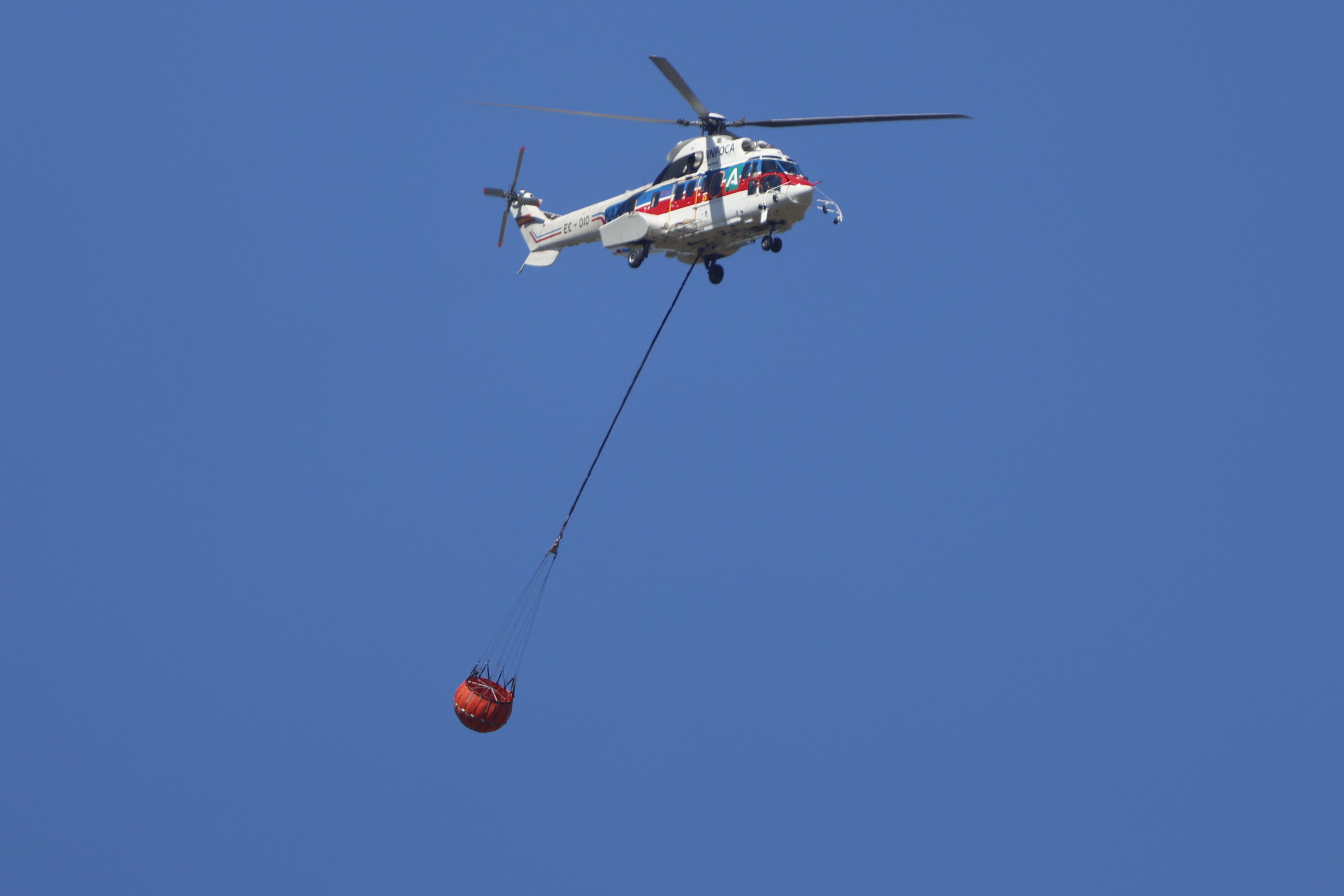 La lucha del operativo del Infoca con el complejo incendio de Obejo, en imágenes