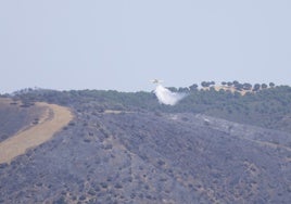 Retos del Infoca en su ardua batalla contra el incendio de Obejo: asegurar los perímetros frente al peligro del viento