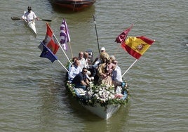 Valladolid navega con la Virgen del Carmen por las aguas del Pisuerga