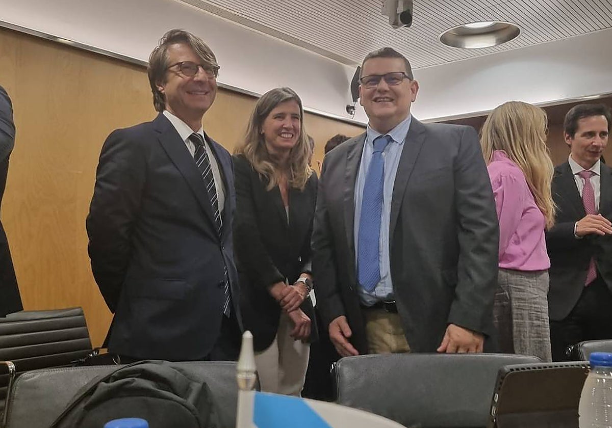 Miguel Corgos (1º i.), tras celebrarse el CPPF