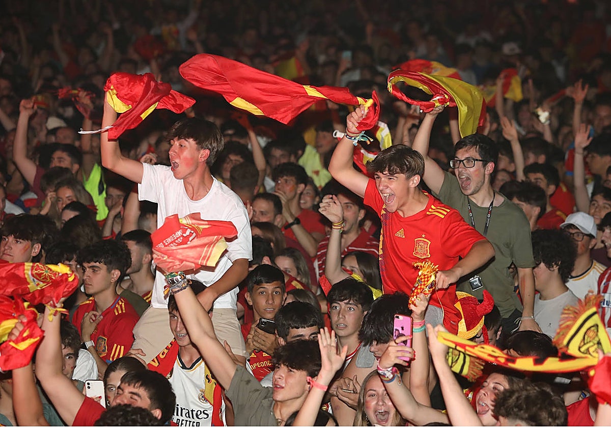 Aficionados celebrando un gol de la Selección española