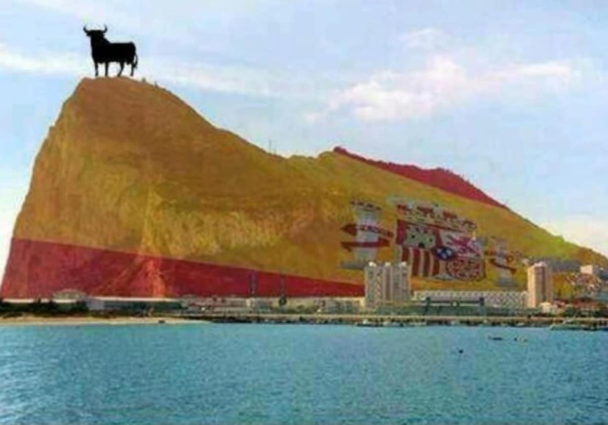 Montaje fotográfico con el Peñón cubierto por la bandera de España y el toro de Osborne en la cima