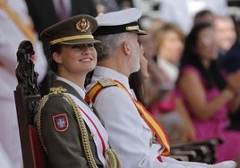 La «segunda familia» de la Escuela Naval Militar de Marín da la bienvenida a Doña Leonor