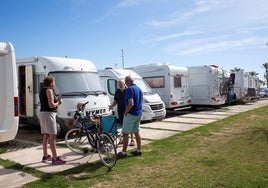 Estas son las playas de Valencia donde puedes pernoctar con tu camper o autocaravana