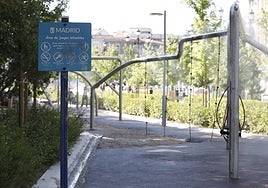 Madrid ha creado y remodelado 72 parques infantiles con singulares toboganes, tirolinas y juegos de madera
