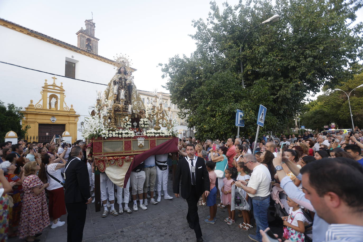 La elegante procesión del Carmen de Puerta Nueva en Córdoba, en imágenes