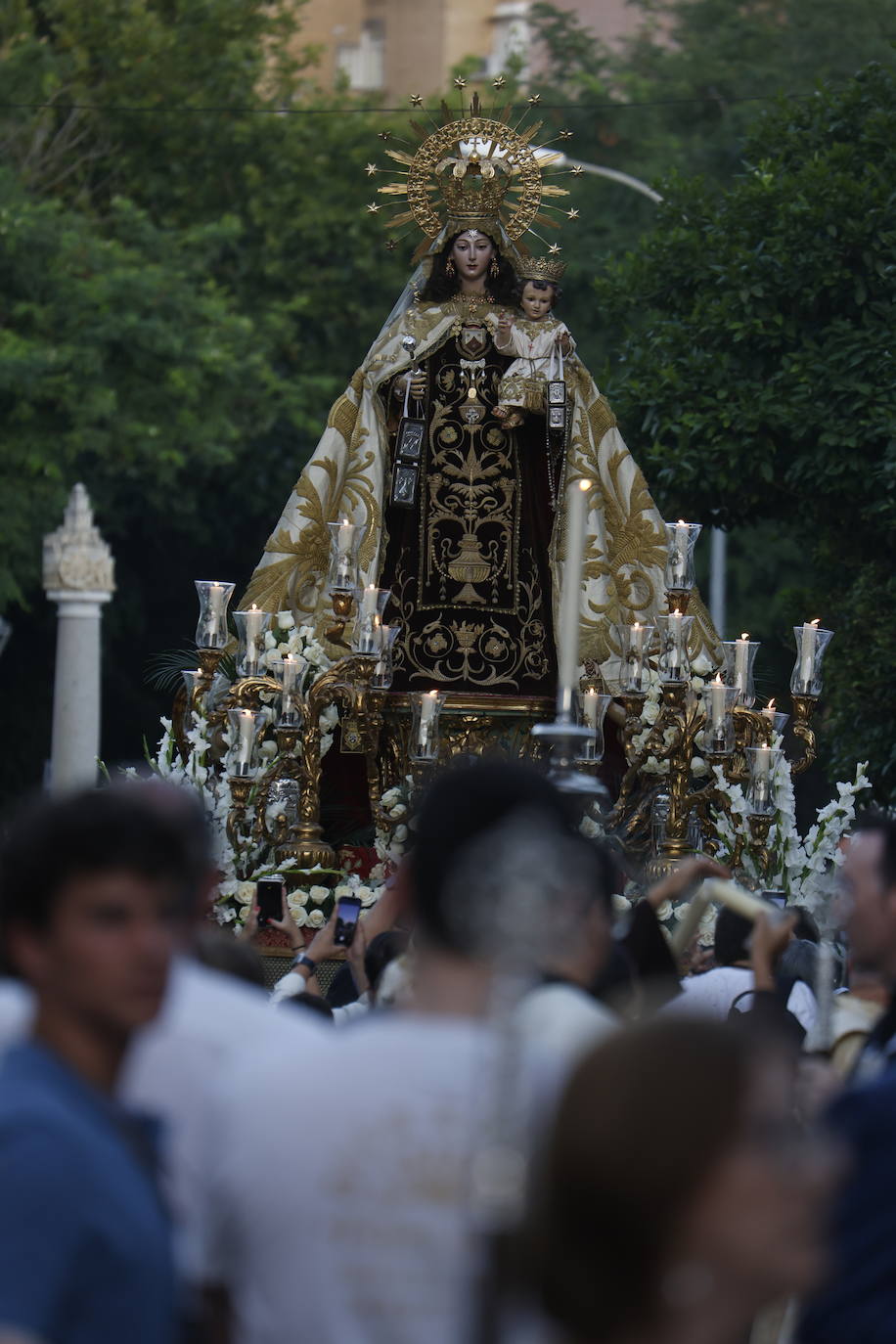 La elegante procesión del Carmen de Puerta Nueva en Córdoba, en imágenes