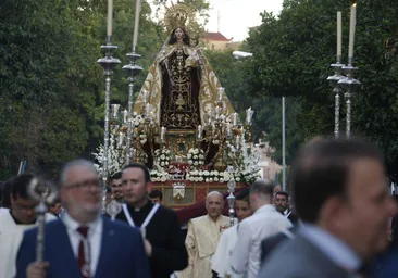 Fotos: La elegante procesión del Carmen de Puerta Nueva