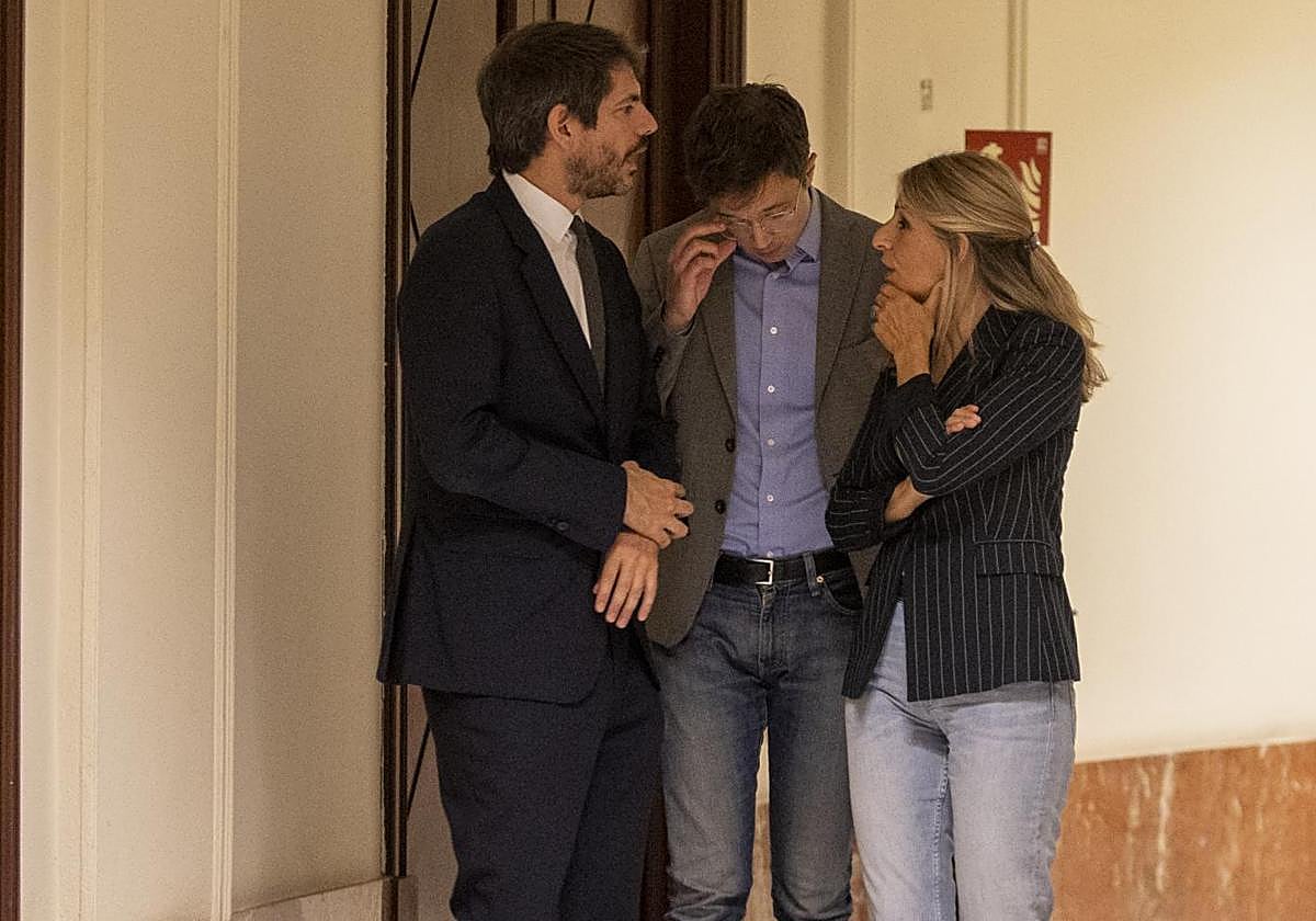 Urtasun, Errejón y Díaz en los pasillos del Congreso este miércoles