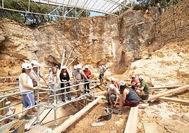 La Reina Sofía respalda el proyecto científico de Atapuerca en su novena visita al yacimiento
