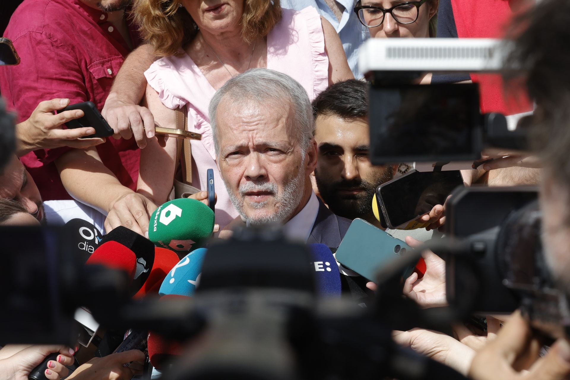 Antonio Camacho ha atendido a los medios a su salida de los juzgados donde Begoña Gómez ha acudido a declarar este viernes