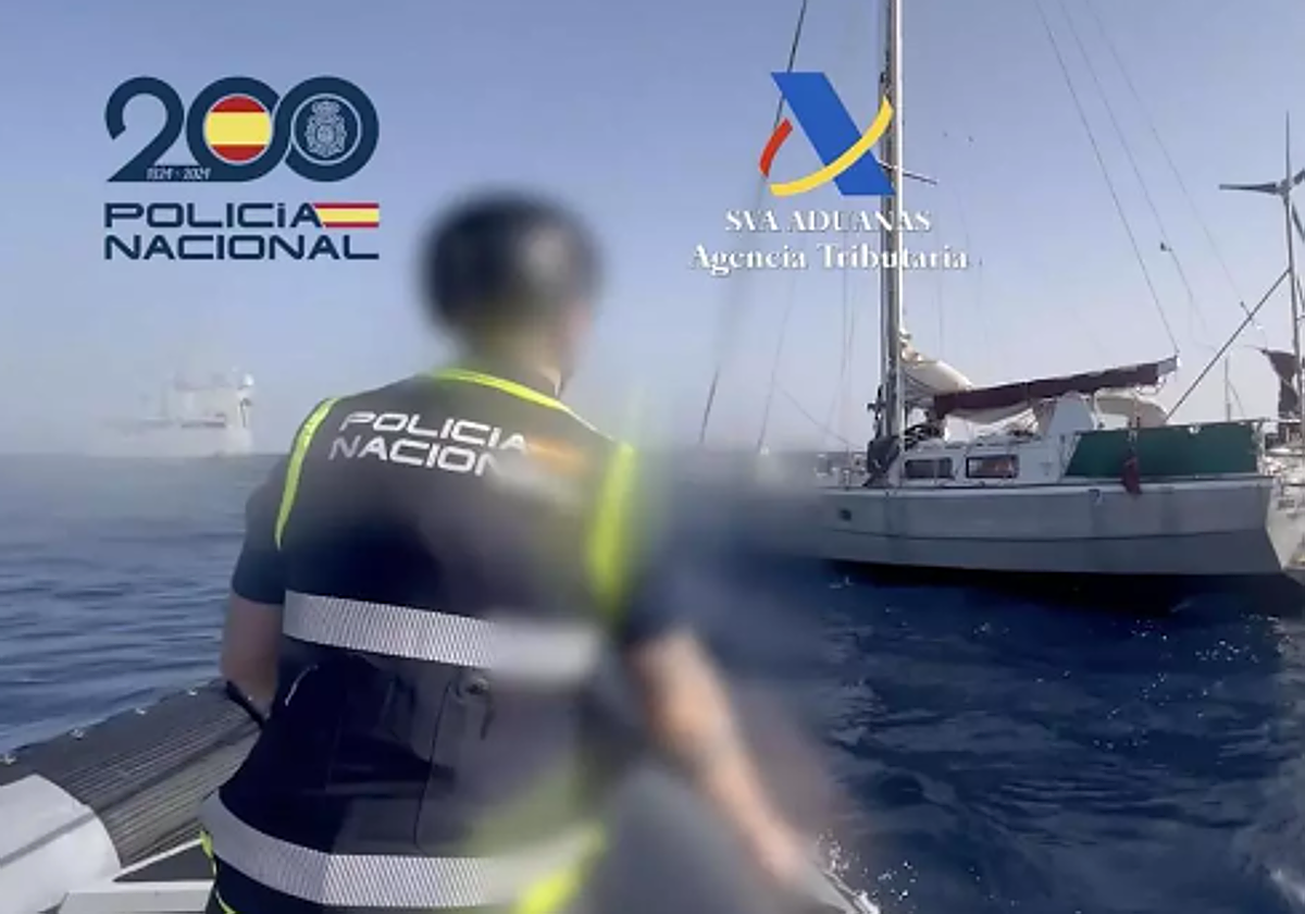 Velero interceptado por las autoridades en la operación Mástil con 200 kilos de droga a bordo