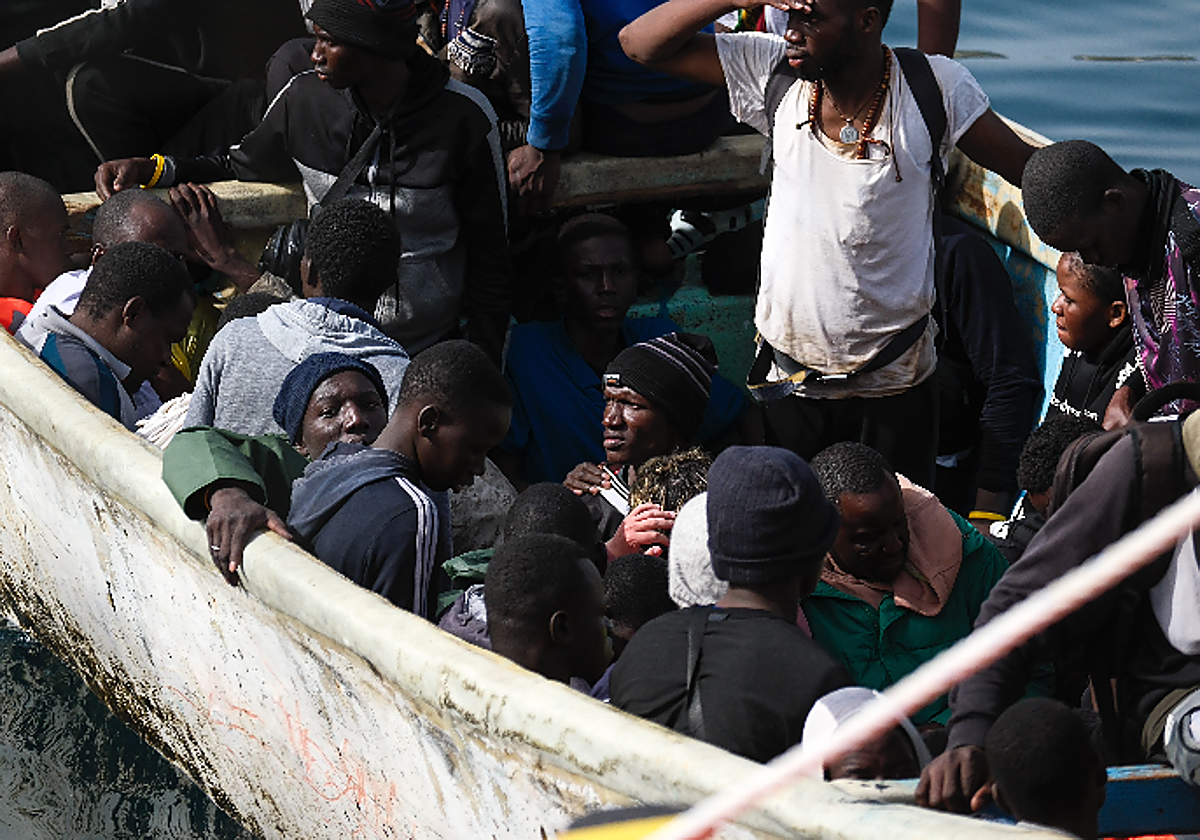 Los dos cayucos han sido trasladados al muelle de Arguineguín