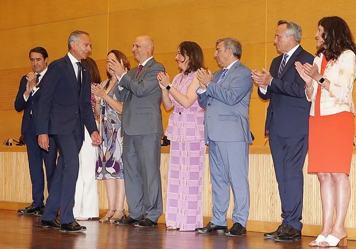 Los consejeros de Agricultura, María González Corral, y Movilidad, José Luis Sanz Merino, presiden la Toma de posesión de los nuevos cargos de sus departamentos, acompañados del titular de Medio Ambiente, Juan Carlos Suárez-Quiñones