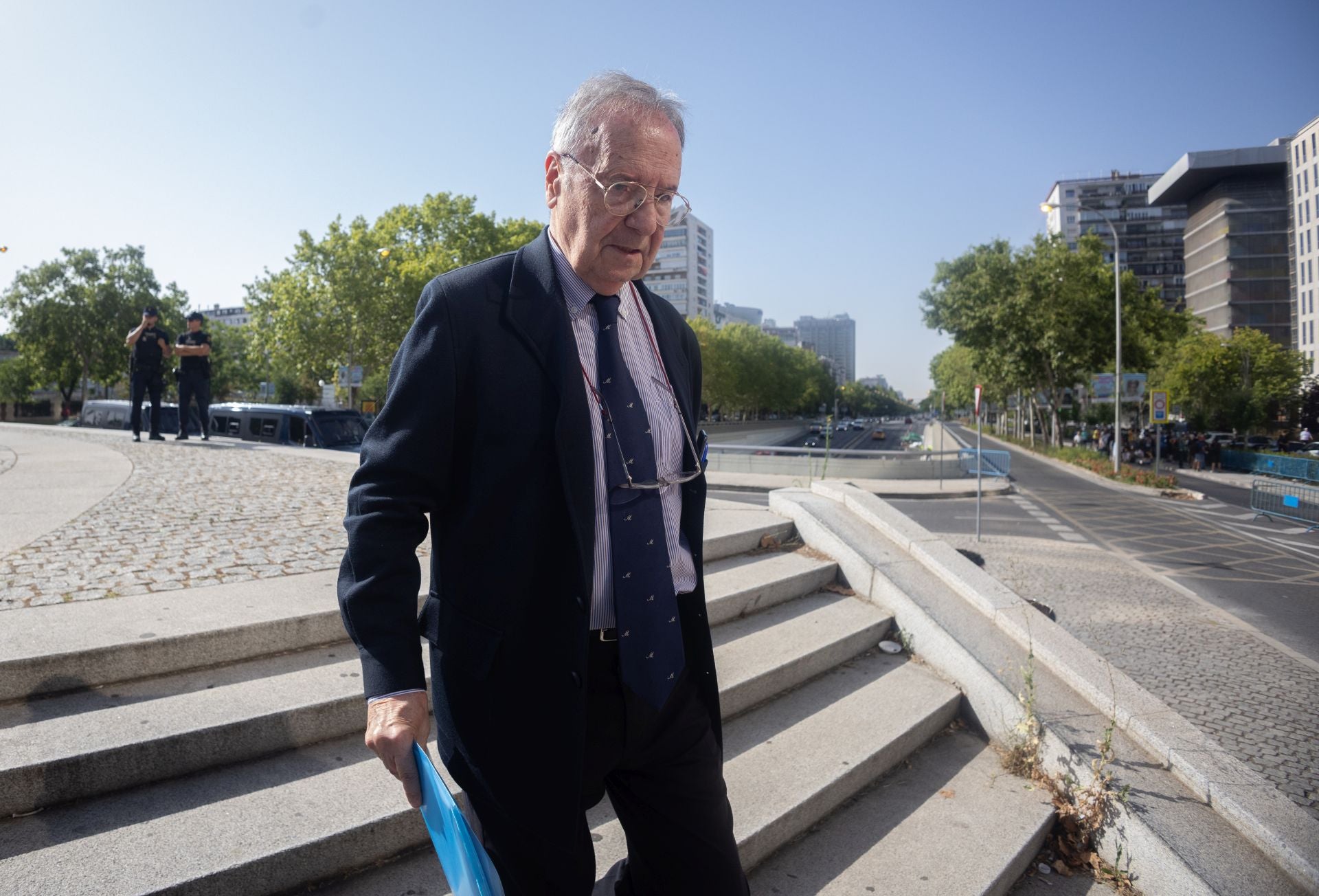 El secretario general de Manos Limpias, Miguel Bernad, a la llegada al Juzgado de Instrucción número 41 de Madrid