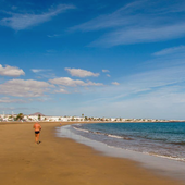 Muere un hombre de 70 años tras ser rescatado en una playa en Lanzarote