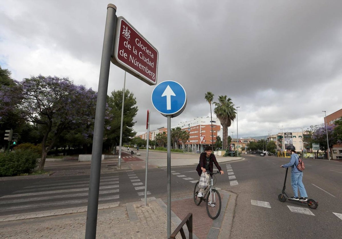 Lugar del accidente mortal entre un coche patrulla y un motorista en la capital cordobesa