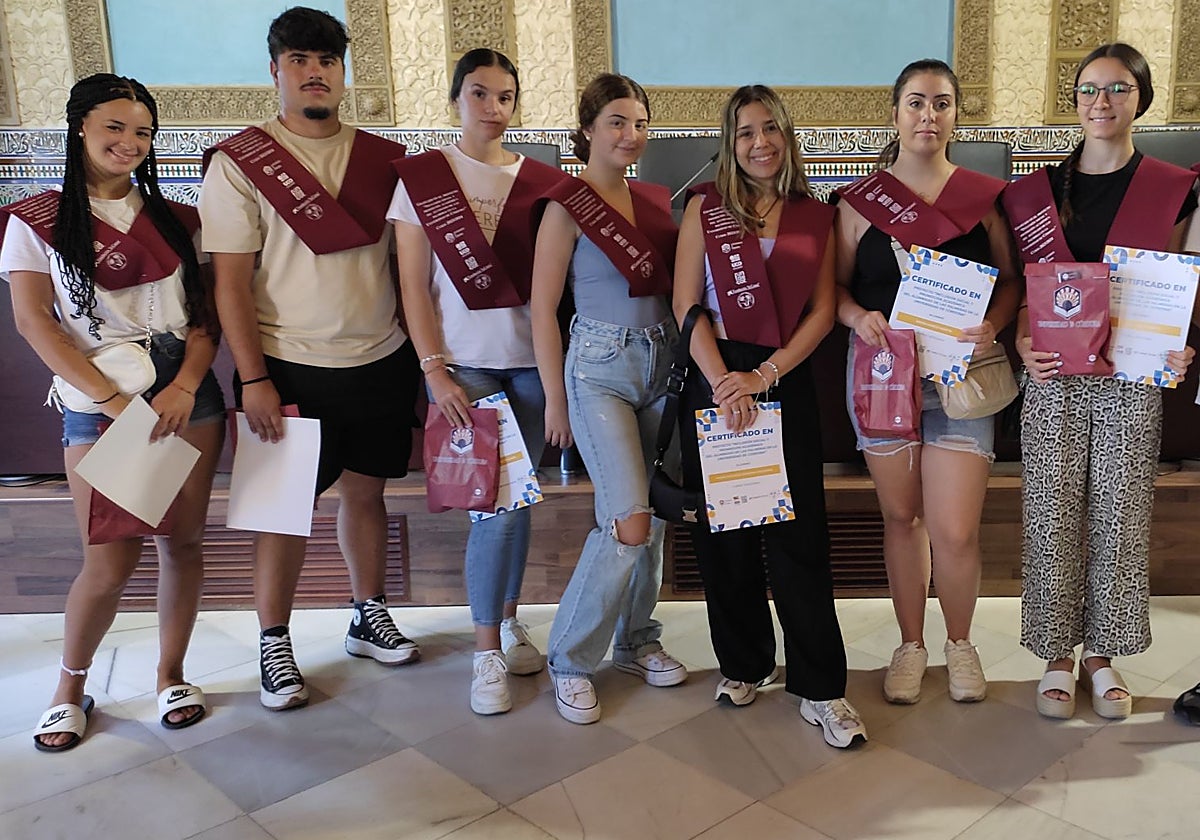 Alumnos de Las Palmeras, tras el acto en la Universidad de Córdoba