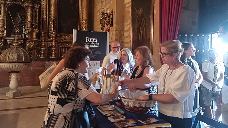 Reparto de los panes del Padre Cristóbal, otro año