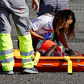 Al menos siete evacuados a hospitales en un cayuco rescatado en Gran Canaria con 129 personas