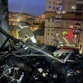 Un incendio en un bloque de pisos de Málaga acaba en una intensa explosión