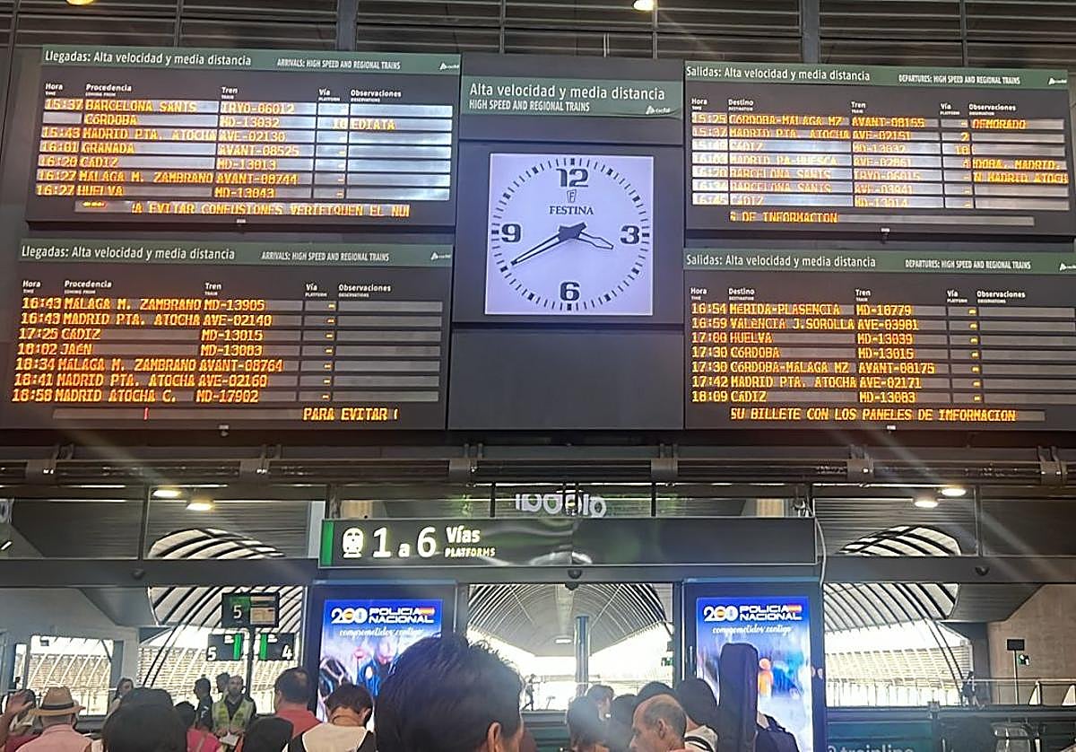 Imagen cedida por los usuarios de Avant con los retrasos en el panel de al mediodía de ayer