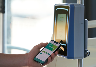 Los usuarios de iPhone podrán usar la T-mobilitat en su móvil desde finales de este año