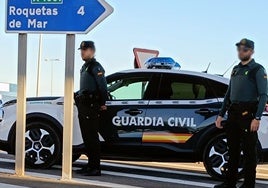 Muerde a guardias civiles cuando lo detienen por agresión sexual a una menor en Roquetas de Mar