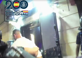 Detienen al portero de una discoteca acusado de agredir a clientes con armas prohibidas en Elche