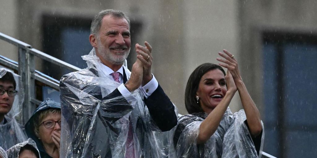 Los Reyes Asisten A Una Ceremonia Inaugural De Los Juegos Ol Mpicos Marcada Por La Lluvia