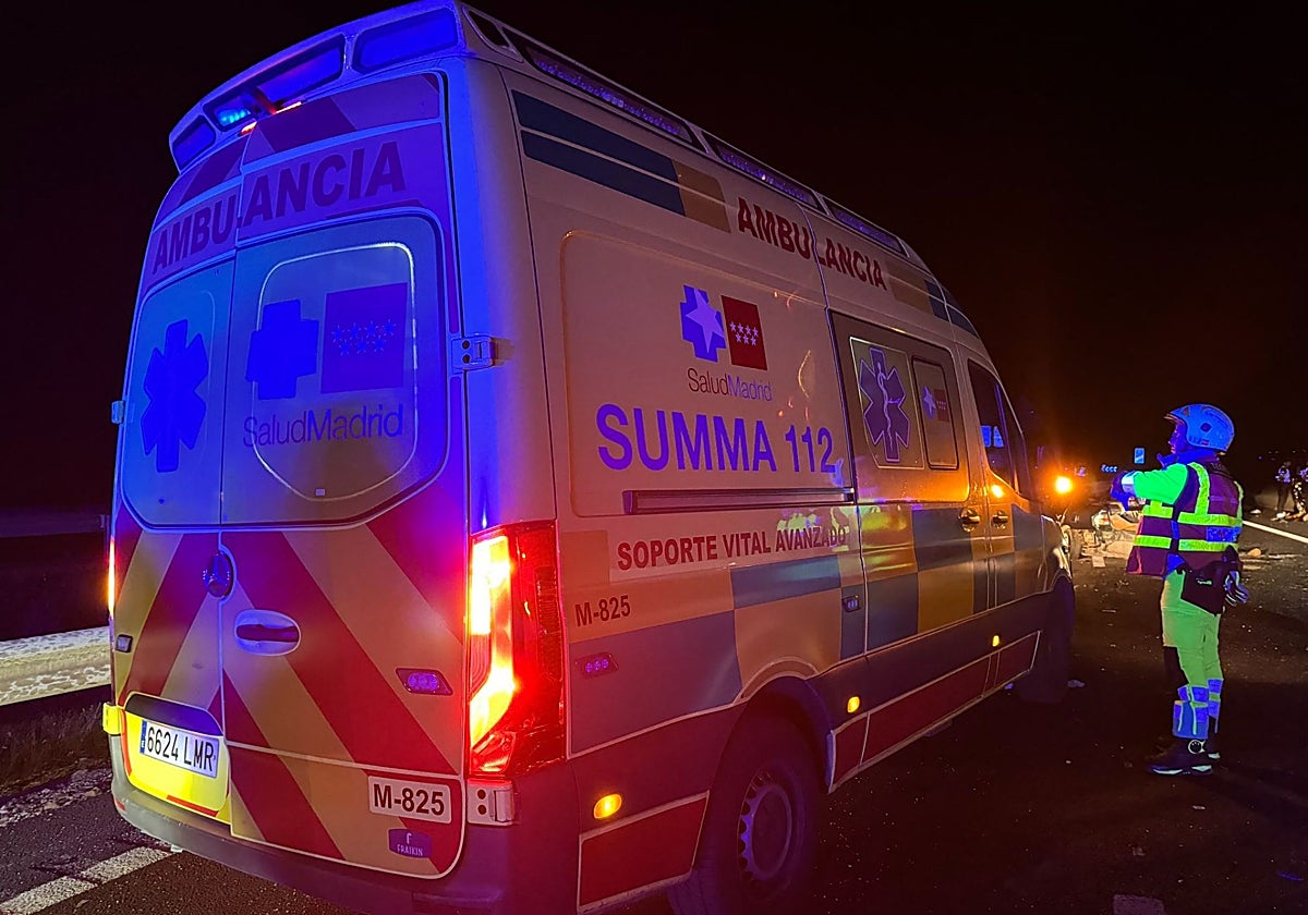 Una ambulancia de soporte vital avanzado del Summa 112, atendiendo un suceso