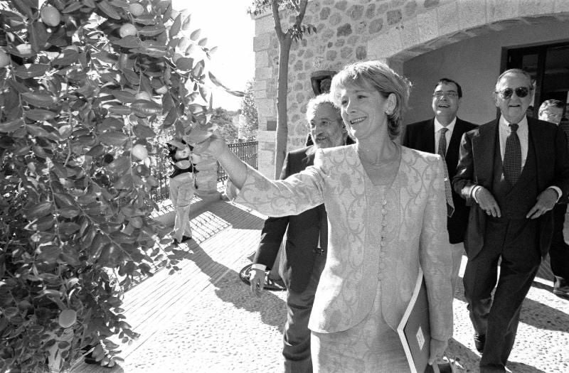 Esperanza Aguirre en Roca Tarpeya en septiembre de 2000