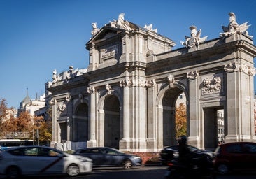 La Puerta de Alcalá, pasarela de lujo para el estreno de la Semana de la Moda de Madrid