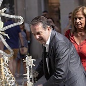 Abel Caballero comienza a instalar las luces de Navidad en pleno verano