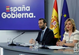 El Gobierno evita confirmar si lo pactado con ERC para investir a Illa es un concierto en Cataluña