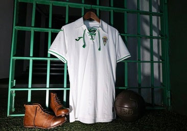 El Córdoba CF lanza su cuarta equipación retro y recupera el ascenso a Primera del 62