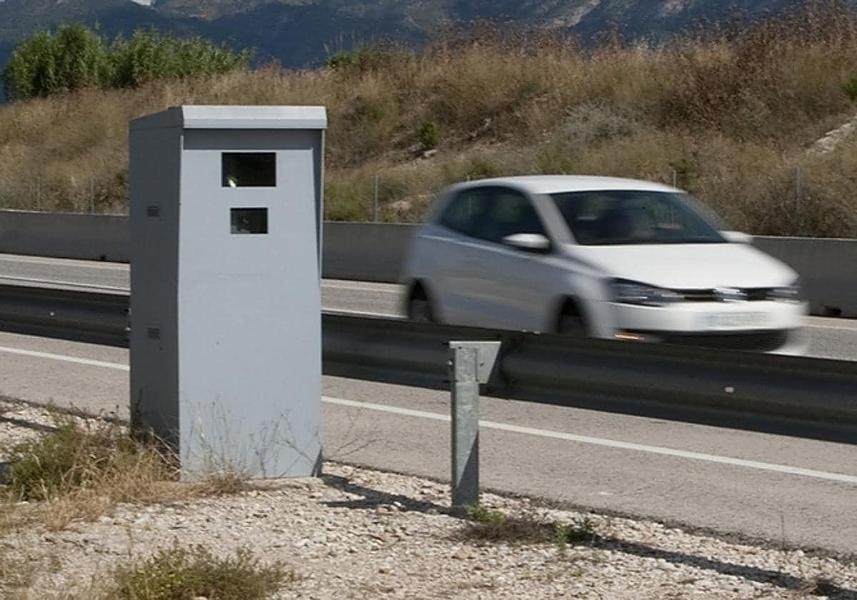 Uno de los numerosos radares instalados en las carreteras de Andalucía