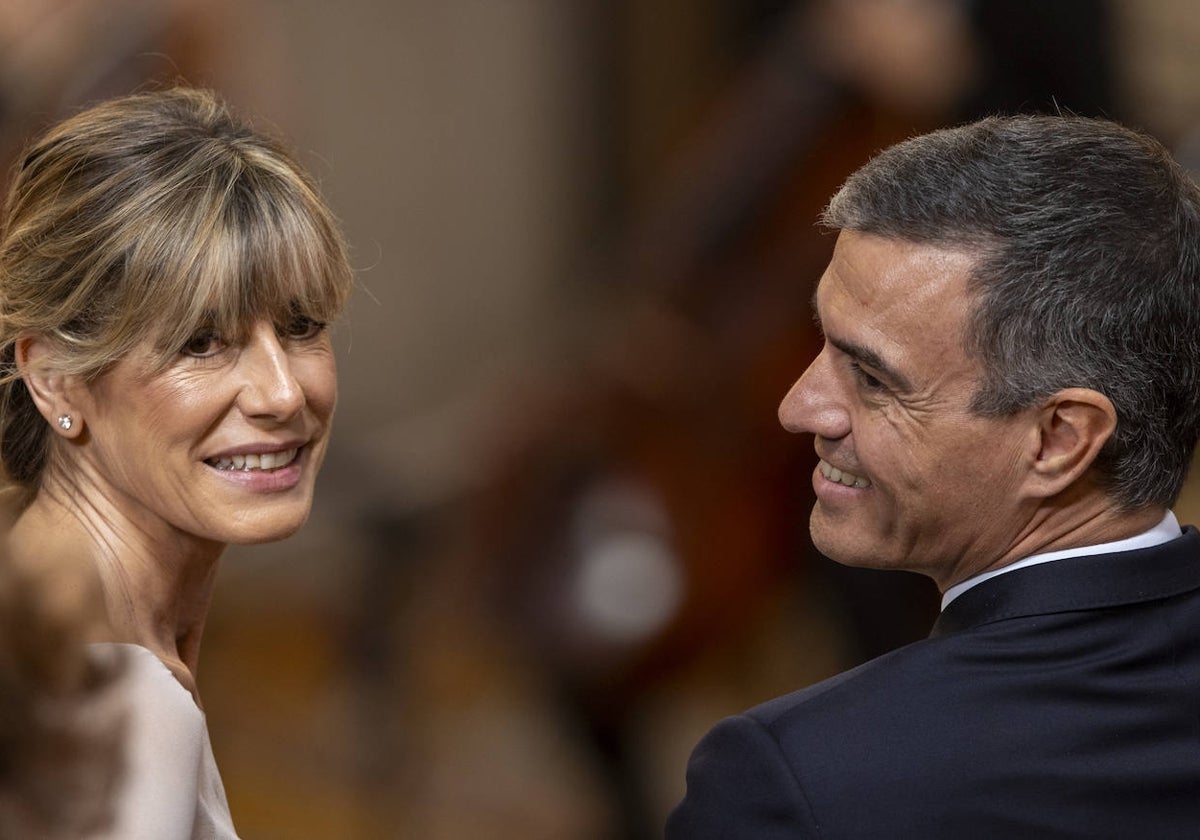 El presidente del Gobierno, Pedro Sánchez, y su mujer, Begoña Gómez
