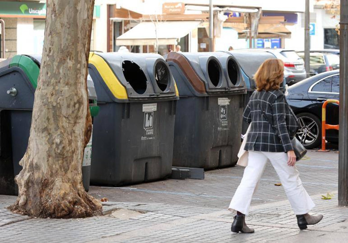 Contenedores de Sadeco en una de las calles de Córdoba