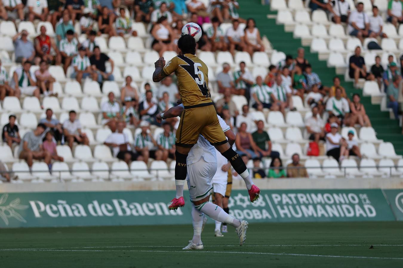 Las mejores imágenes del II Trofeo Puertas de Córdoba ante el Rayo Vallecano