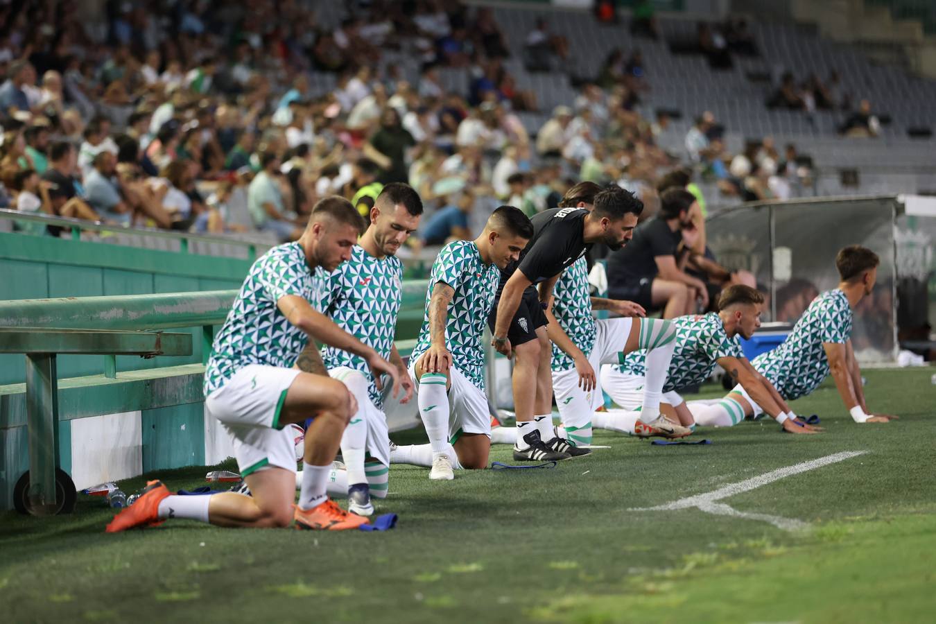 Las mejores imágenes del II Trofeo Puertas de Córdoba ante el Rayo Vallecano