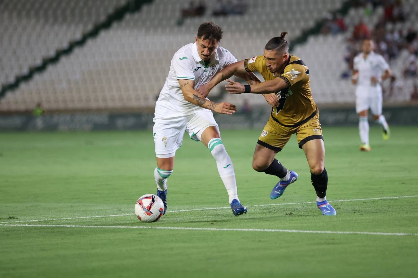 Las mejores imágenes del II Trofeo Puertas de Córdoba ante el Rayo Vallecano
