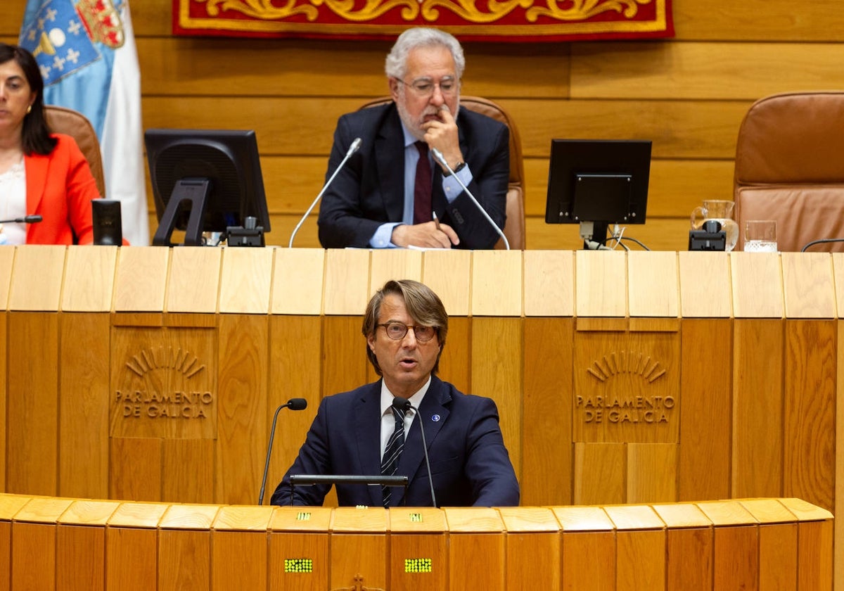 El conselleiro de Contas, Miguel Corgos, ayer, durante la presentación del techo de gasto gallego para 2025, en el Parlamento