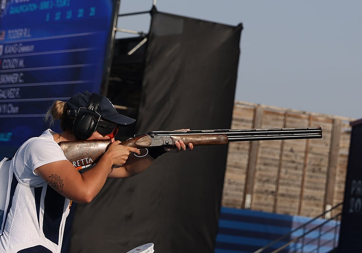 La tiradora cordobesa Fátima Gálvez durante la competición en París 2024