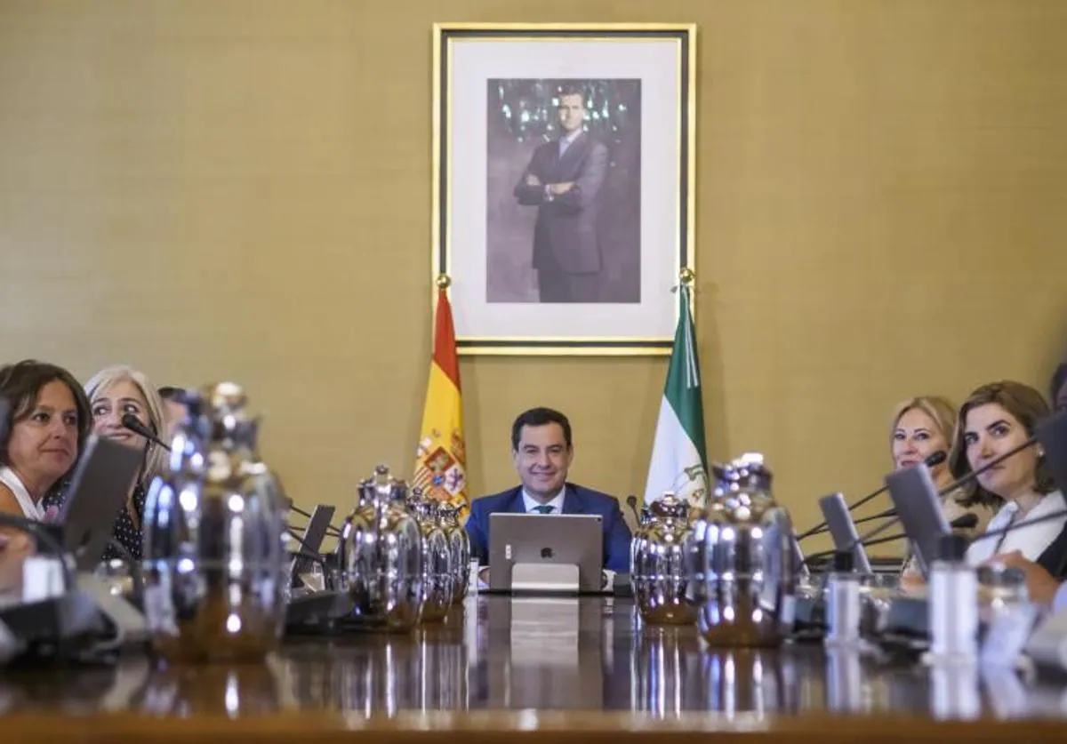 Moreno, presidiendo el primer Consejo de Gobierno en julio de 2022