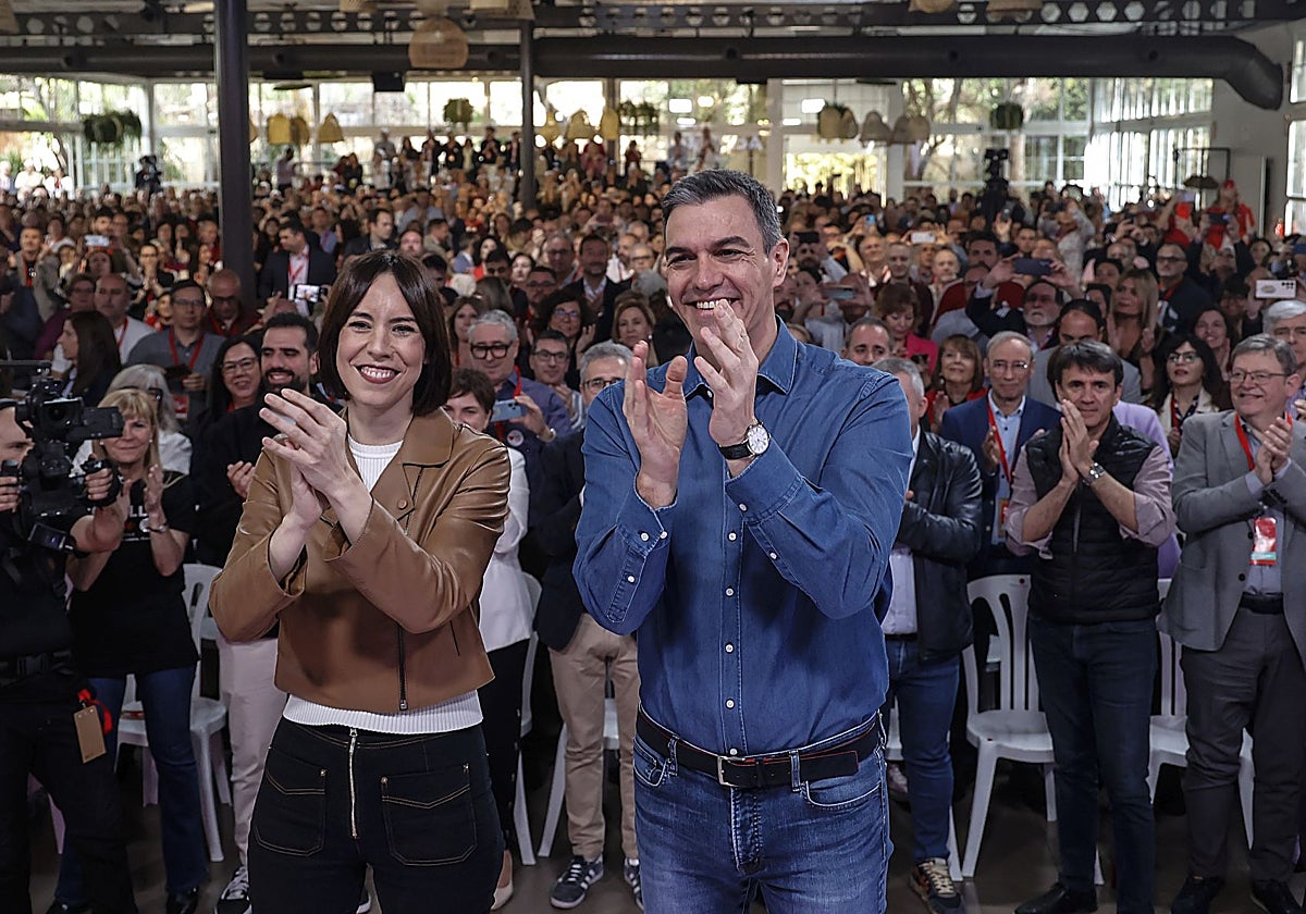 Imagen de archivo de la ministra de Ciencia y secretaria general del PSPV, Diana Morant, y el presidente del Gobierno y líder del PSOE, Pedro Sánchez