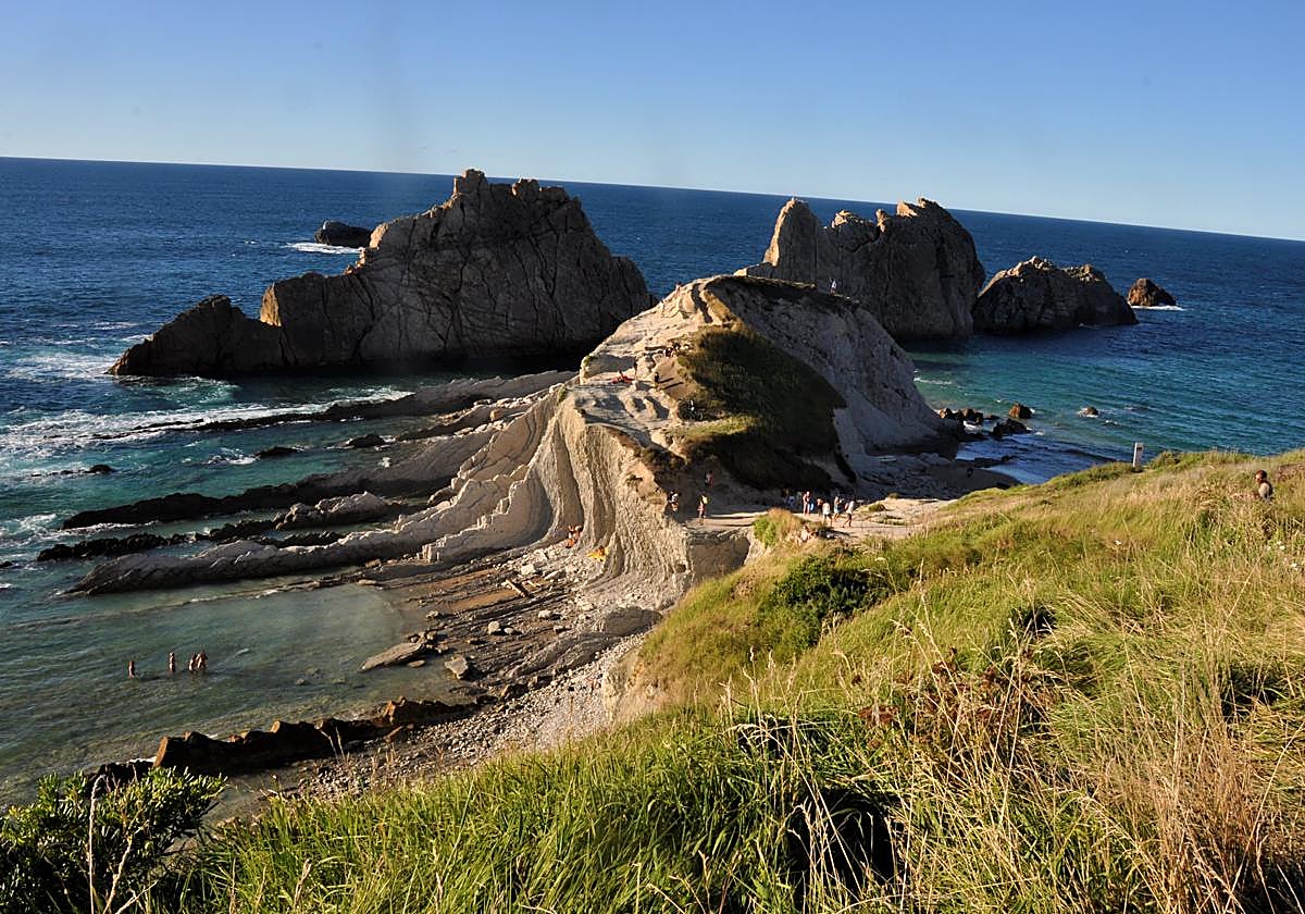 Una joven enumera de dónde son los peores turistas que veranean en Cantabria: «Demasiada benevolencia con los madrileños...»